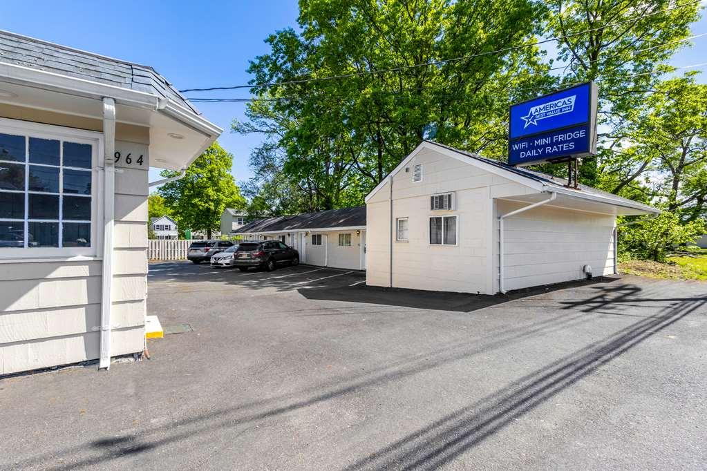 Americas Best Value Inn Avenel Woodbridge Extérieur photo