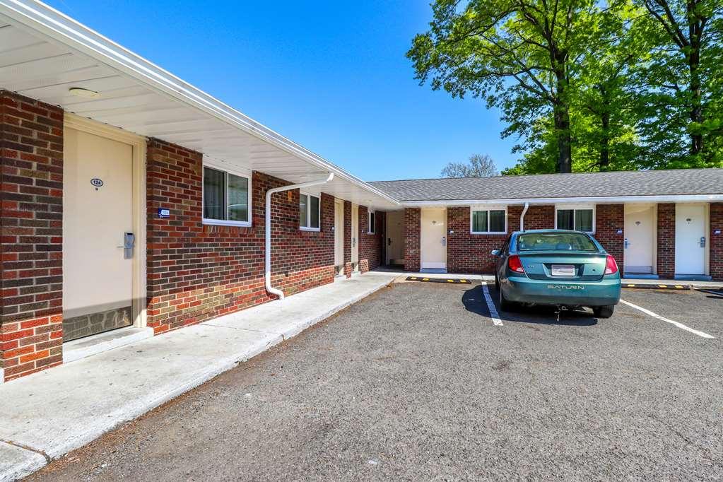 Americas Best Value Inn Avenel Woodbridge Extérieur photo