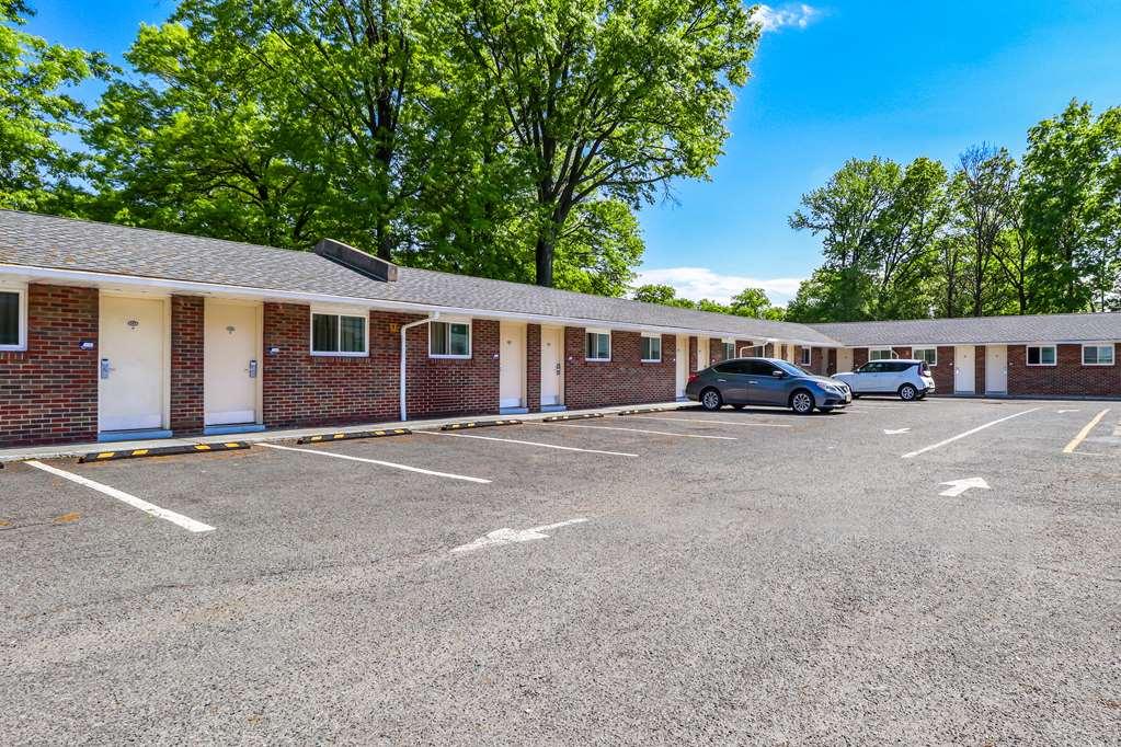 Americas Best Value Inn Avenel Woodbridge Extérieur photo
